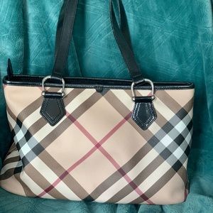 Lightly used Burberry tote shopper bag for sale!